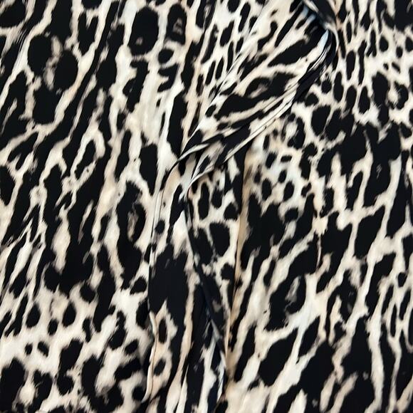 Womens Chico's Silky Animal Print Ruffles Stylish sleeveless 0 (small 4) Leopard - Picture 4 of 16